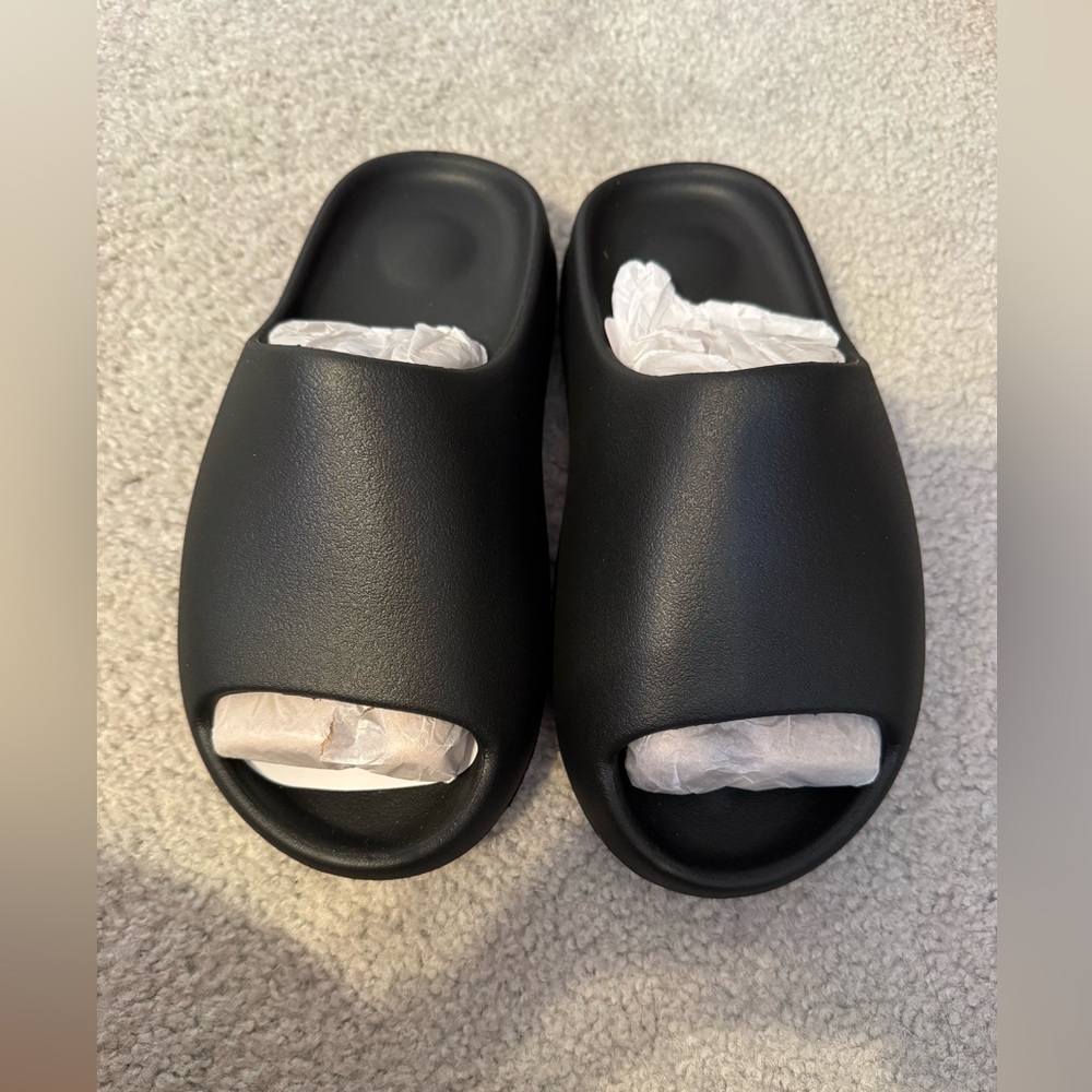 Yeezy Slides Black